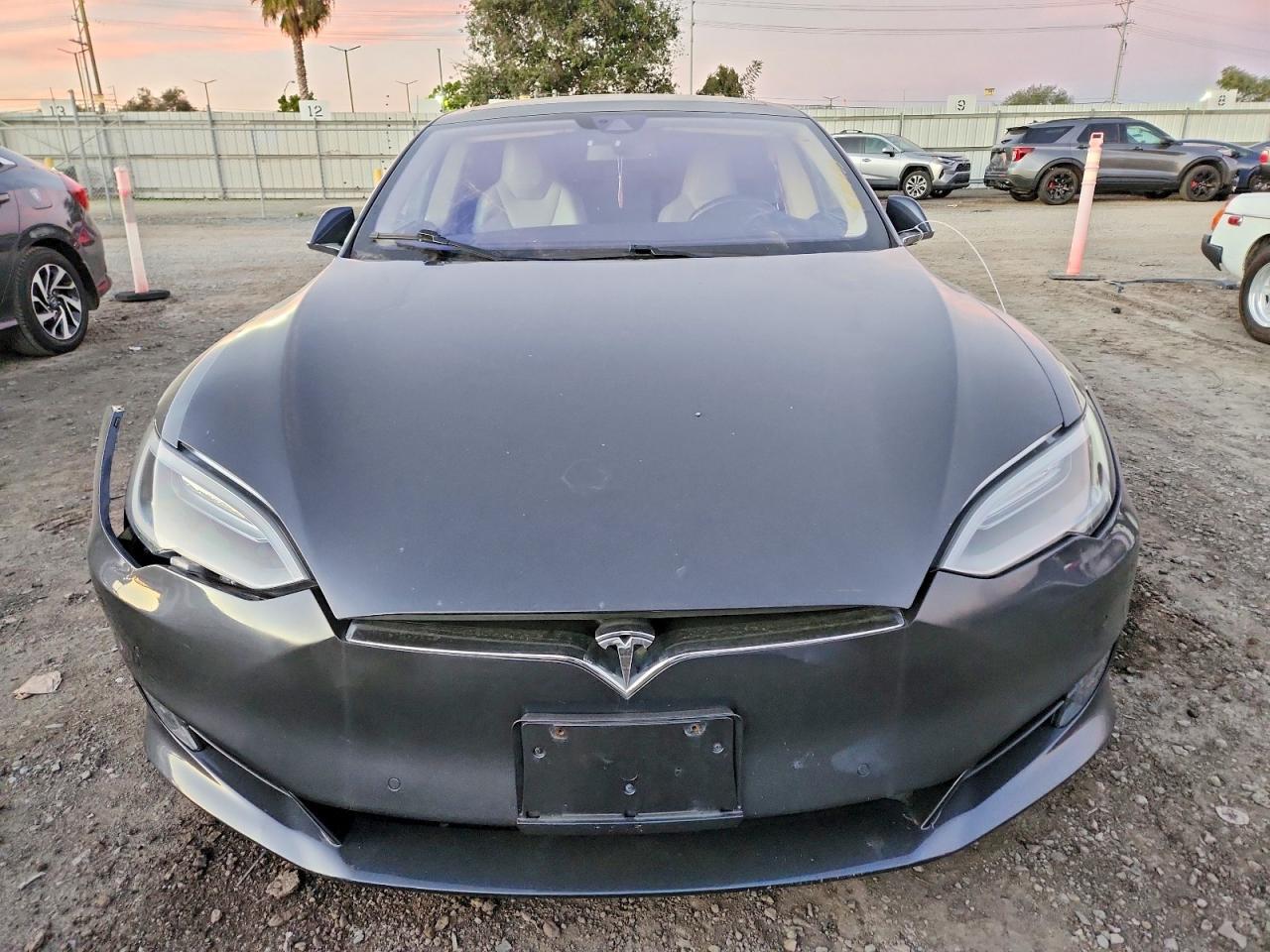 2016 Tesla Model S - Image 5