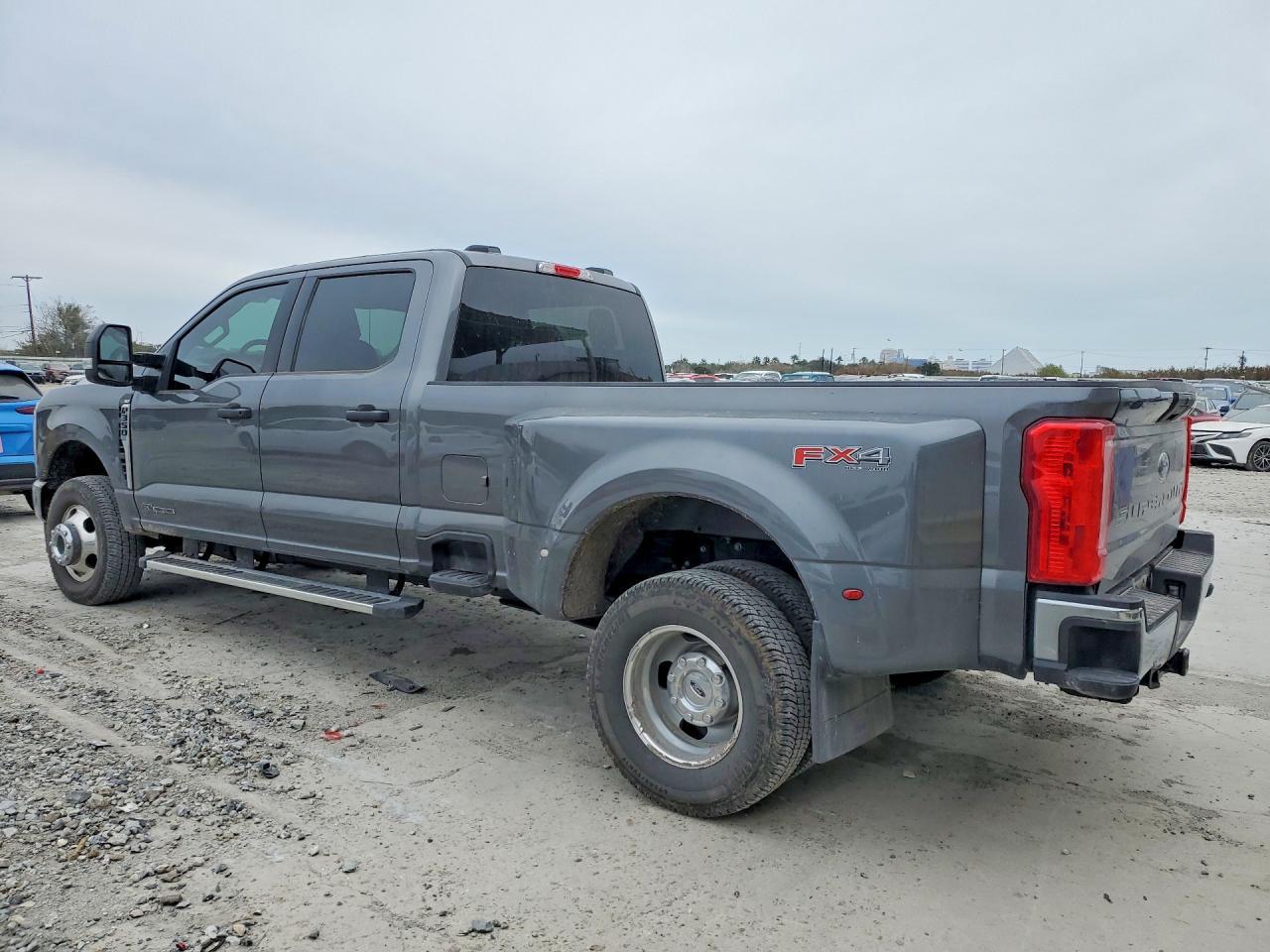 2025 Ford F350 Super Duty - Image 2