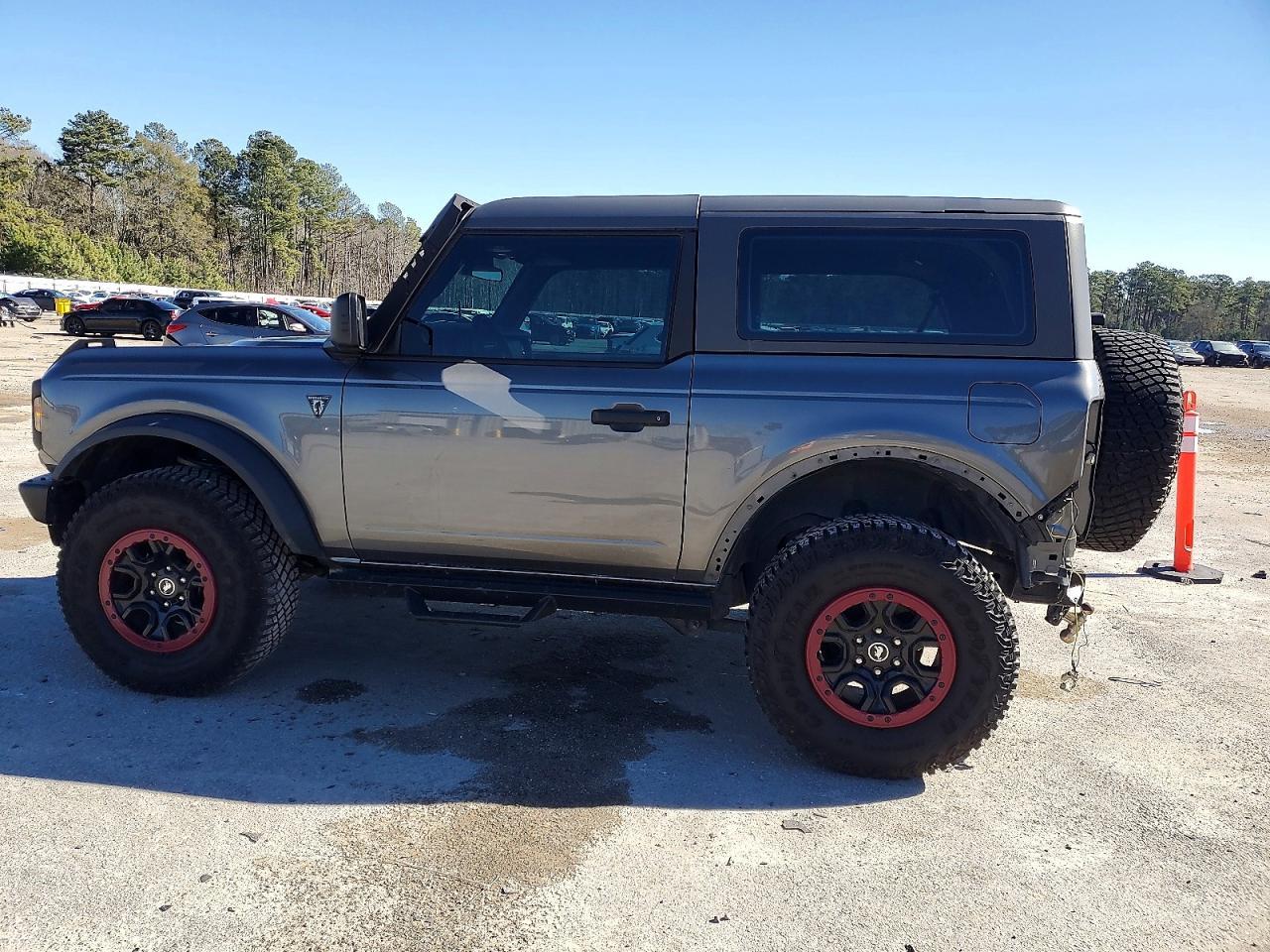 2022 Ford Bronco Base - Image 2