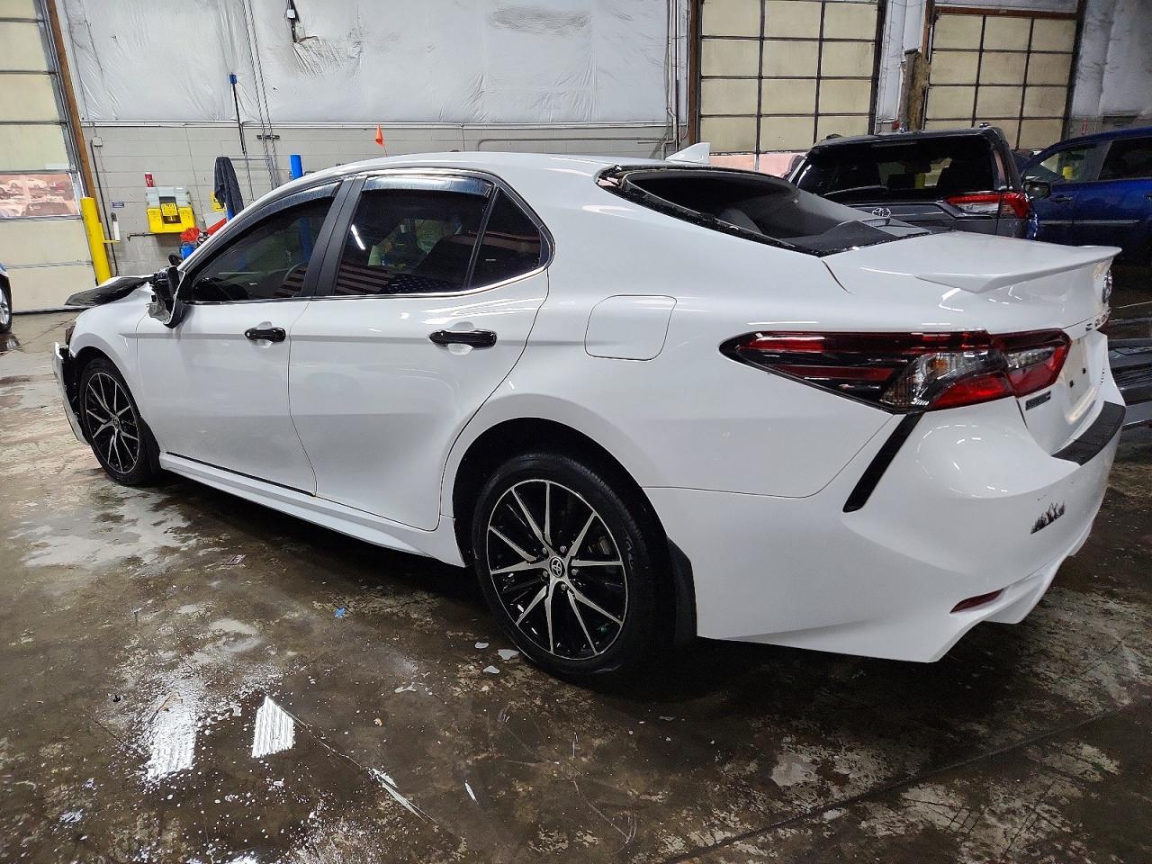 2023 Toyota Camry Se - Фото 2