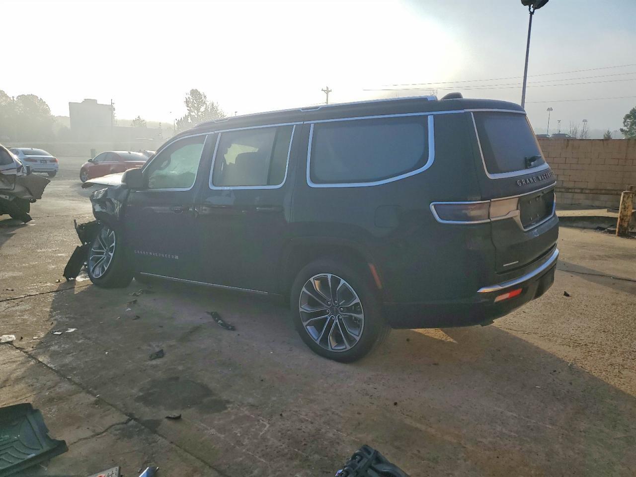 2023 Jeep Grand Wagoneer Series Ii - Фото 2