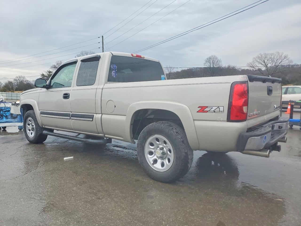 2004 Chevrolet Silverado K1500 - Image 2