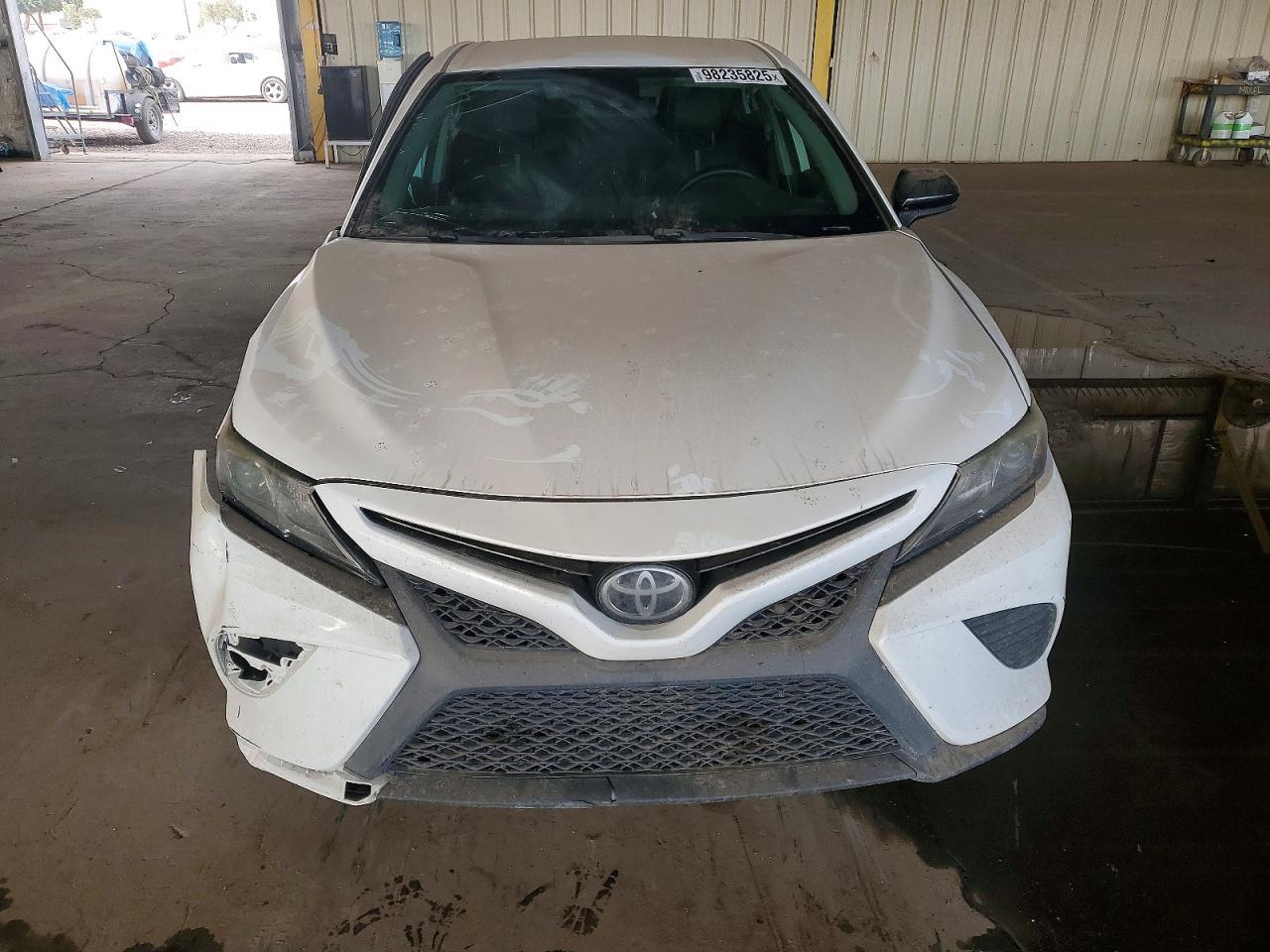 2020 Toyota Camry Se - Фото 5