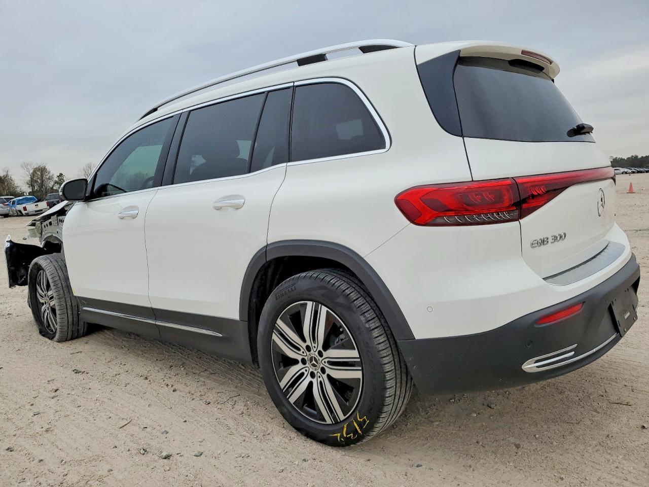 2023 Mercedes-Benz Eqb 300 4Matic - Image 2