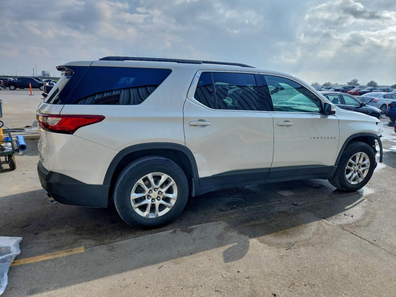2021 Chevrolet Traverse Lt - Image 3