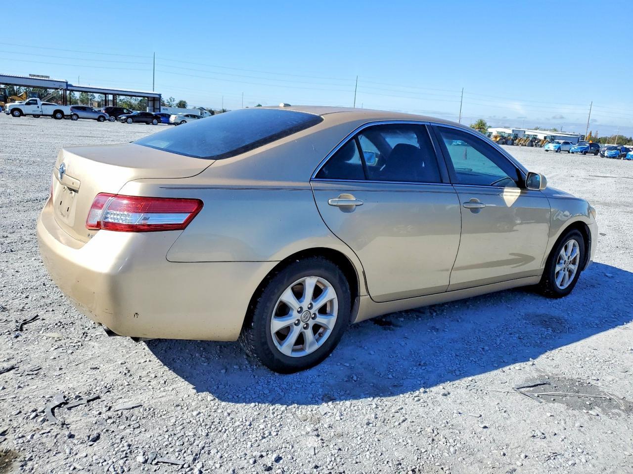 2011 Toyota Camry - Фото 3