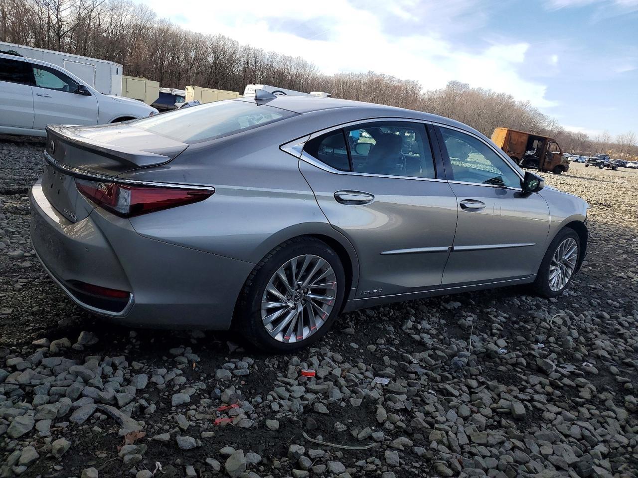 2020 Lexus Es 300H Luxury - Image 3