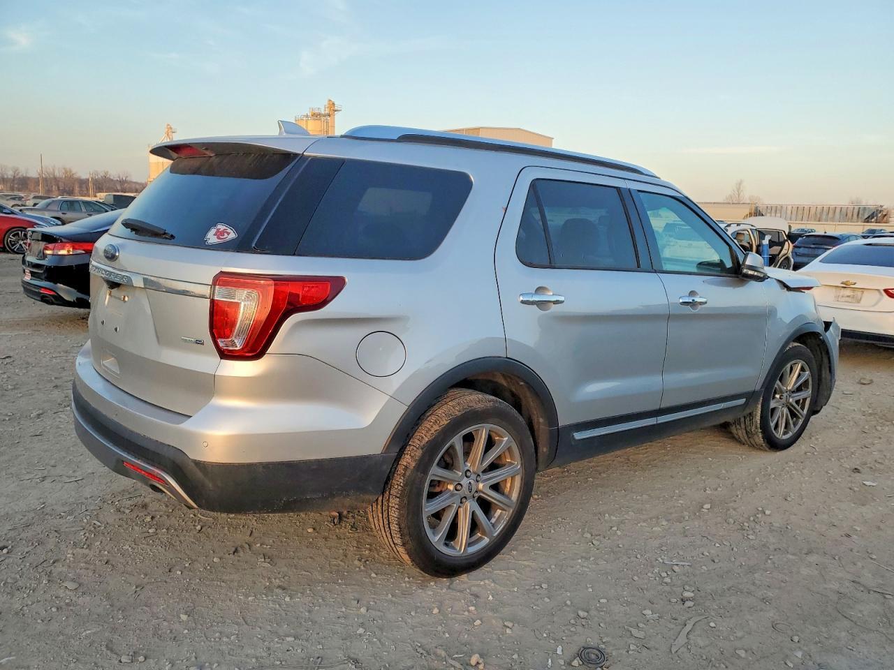2016 Ford Explorer Limited - Image 3