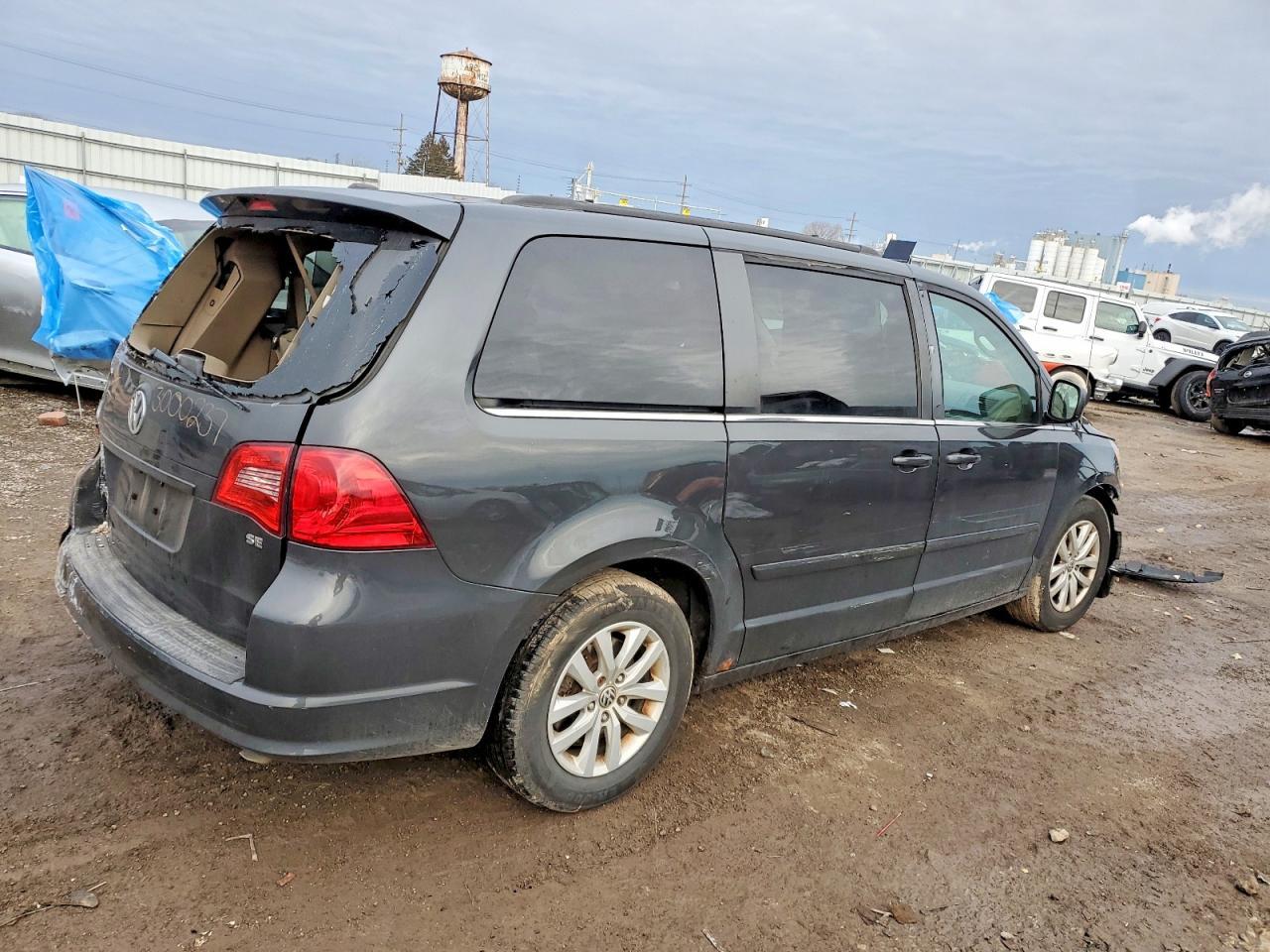 2012 Volkswagen Routan Se - Фото 3