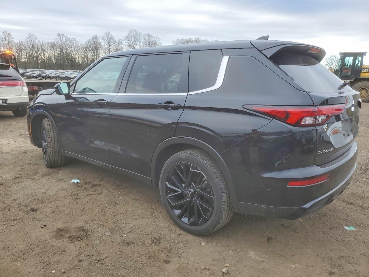 2024 Mitsubishi Outlander Se - Image 2