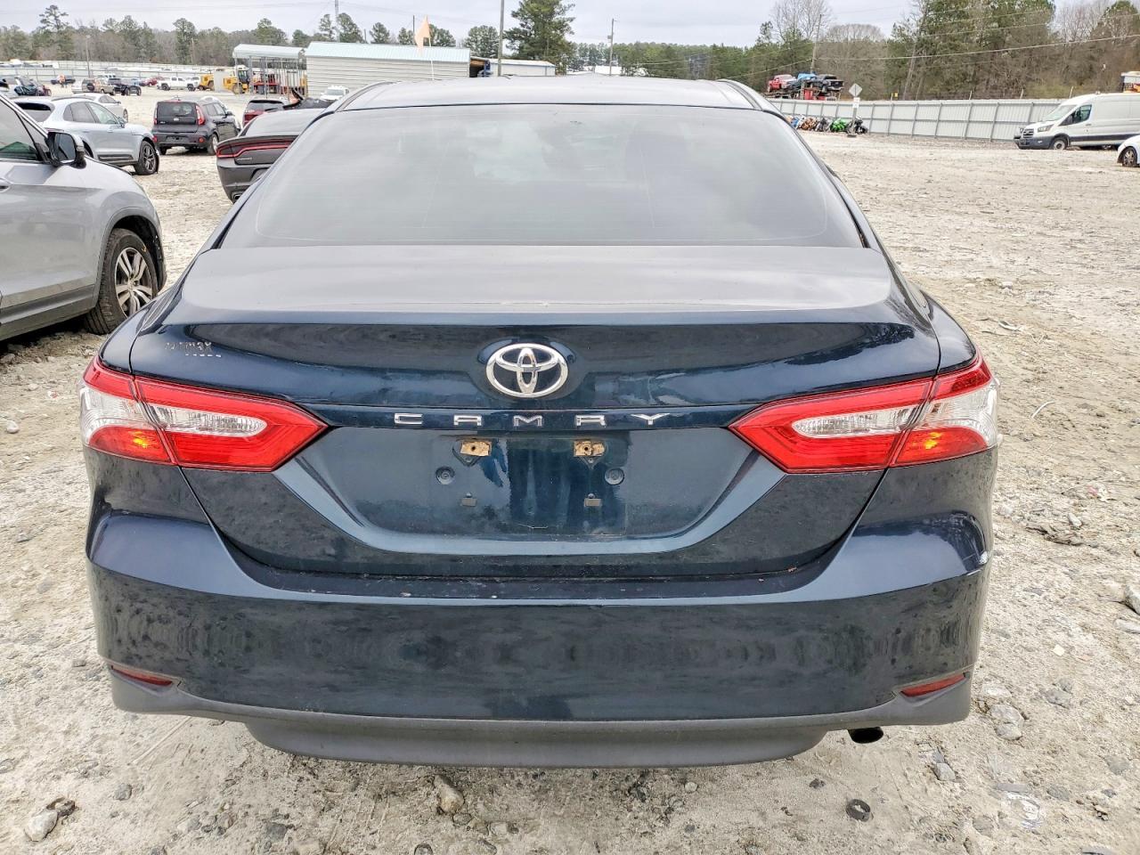 2018 Toyota Camry L - Image 6