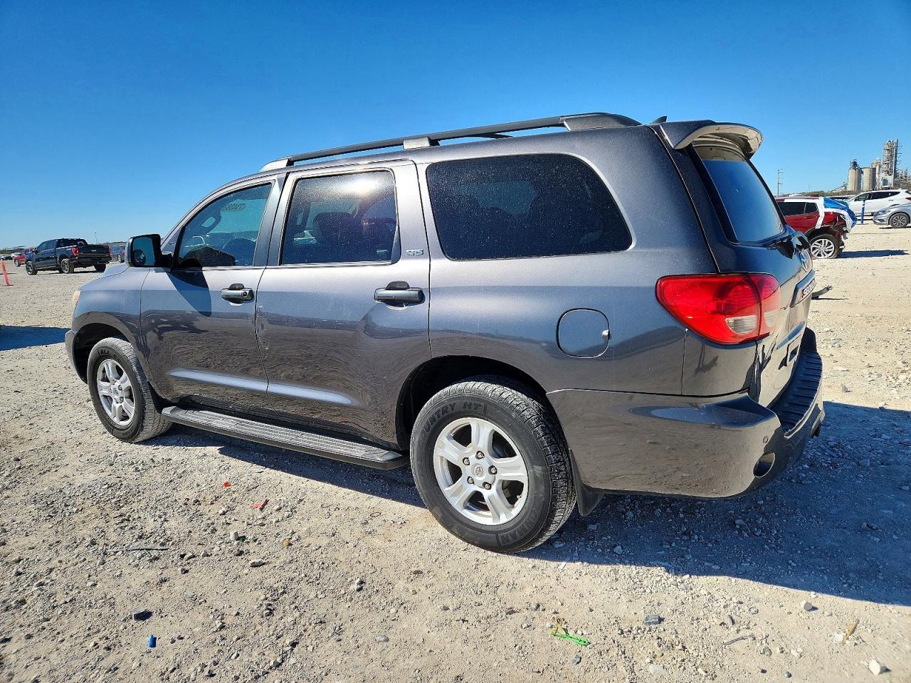 2016 Toyota Sequoia Sr5 - Image 2