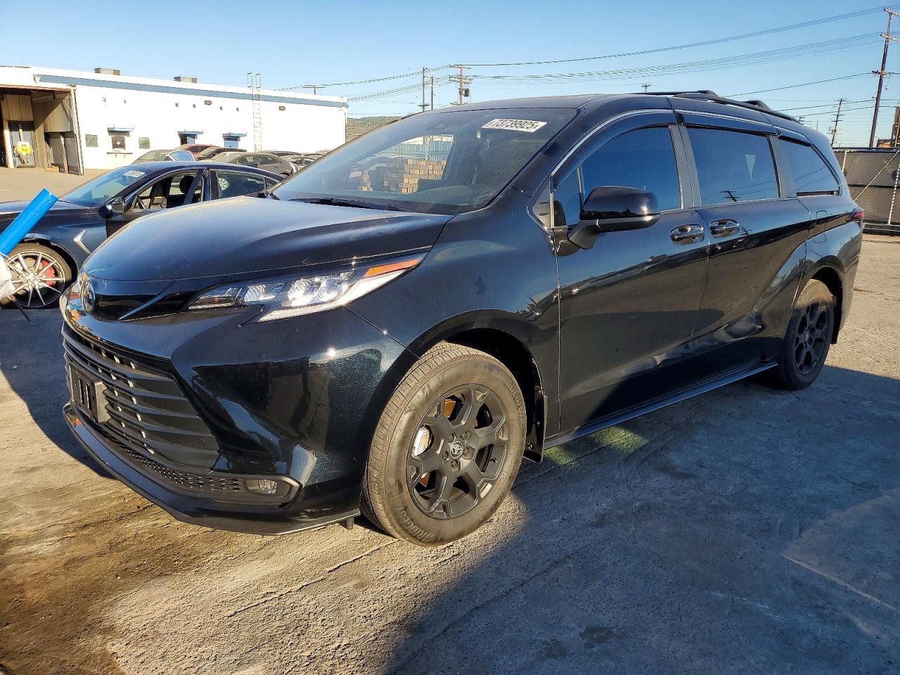 2025 Toyota Sienna Woodland Edition