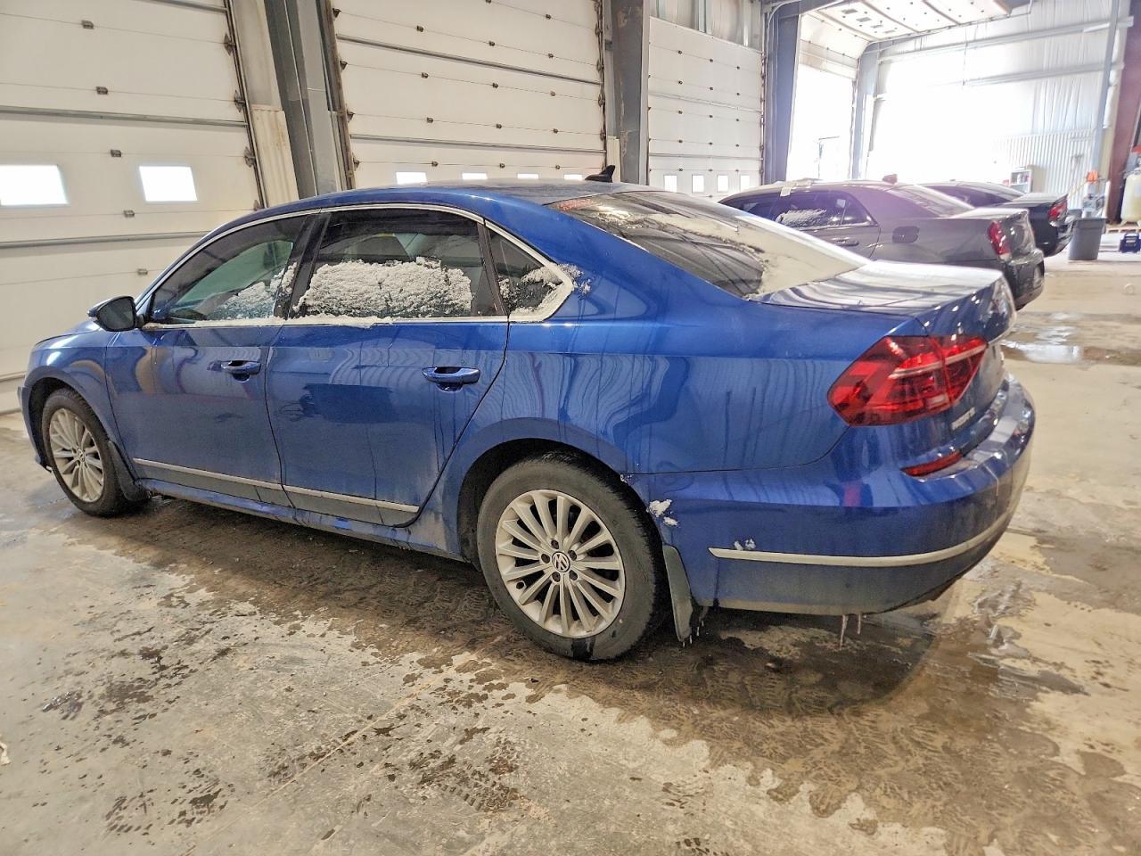 2017 Volkswagen Passat Se - Фото 2