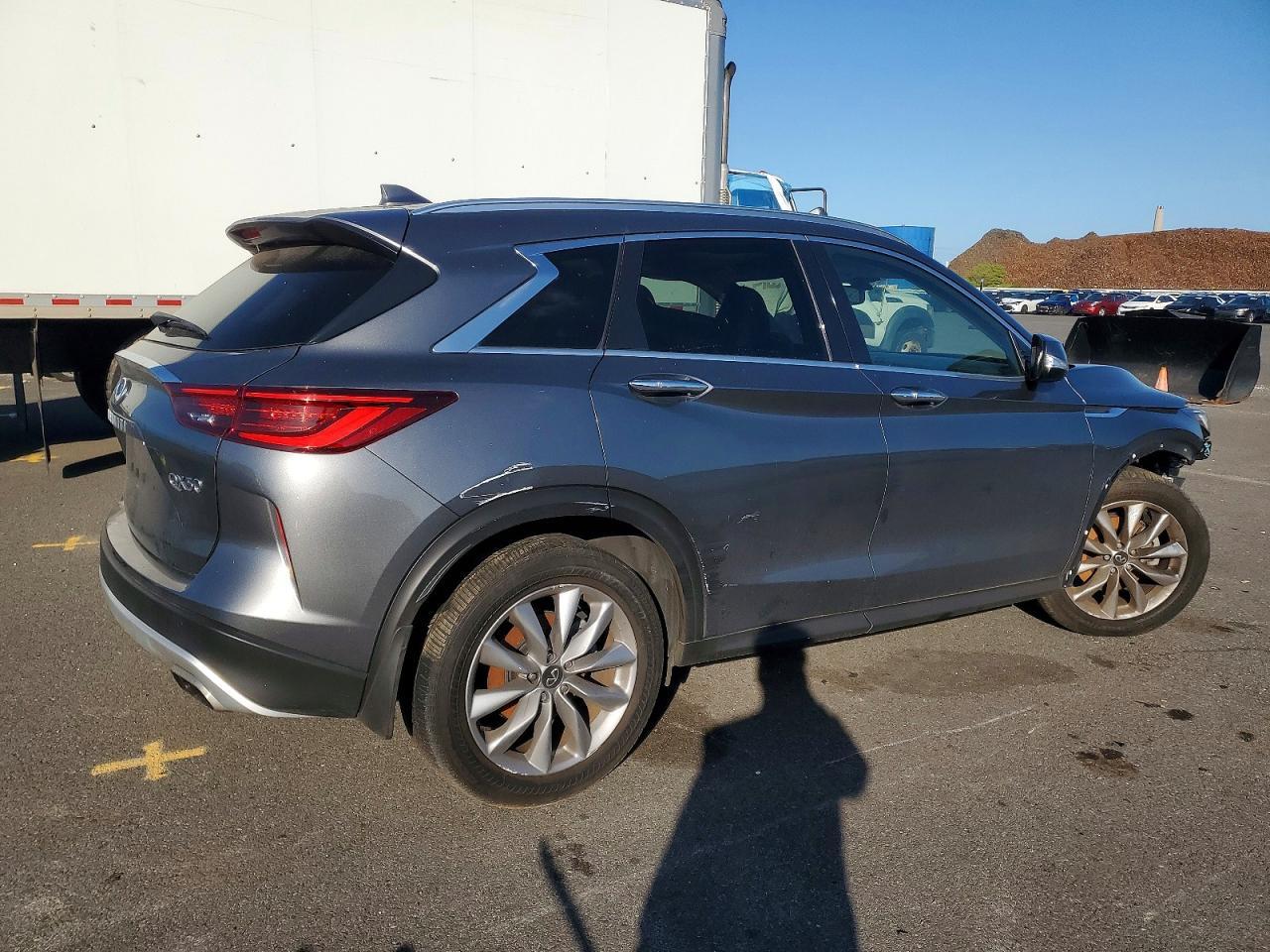 2022 Infiniti Qx50 Luxe - Image 3