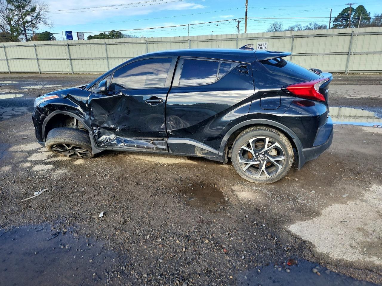 2022 Toyota C-Hr Xle - Image 2