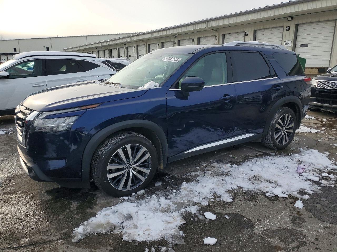 2022 Nissan Pathfinder Platinum