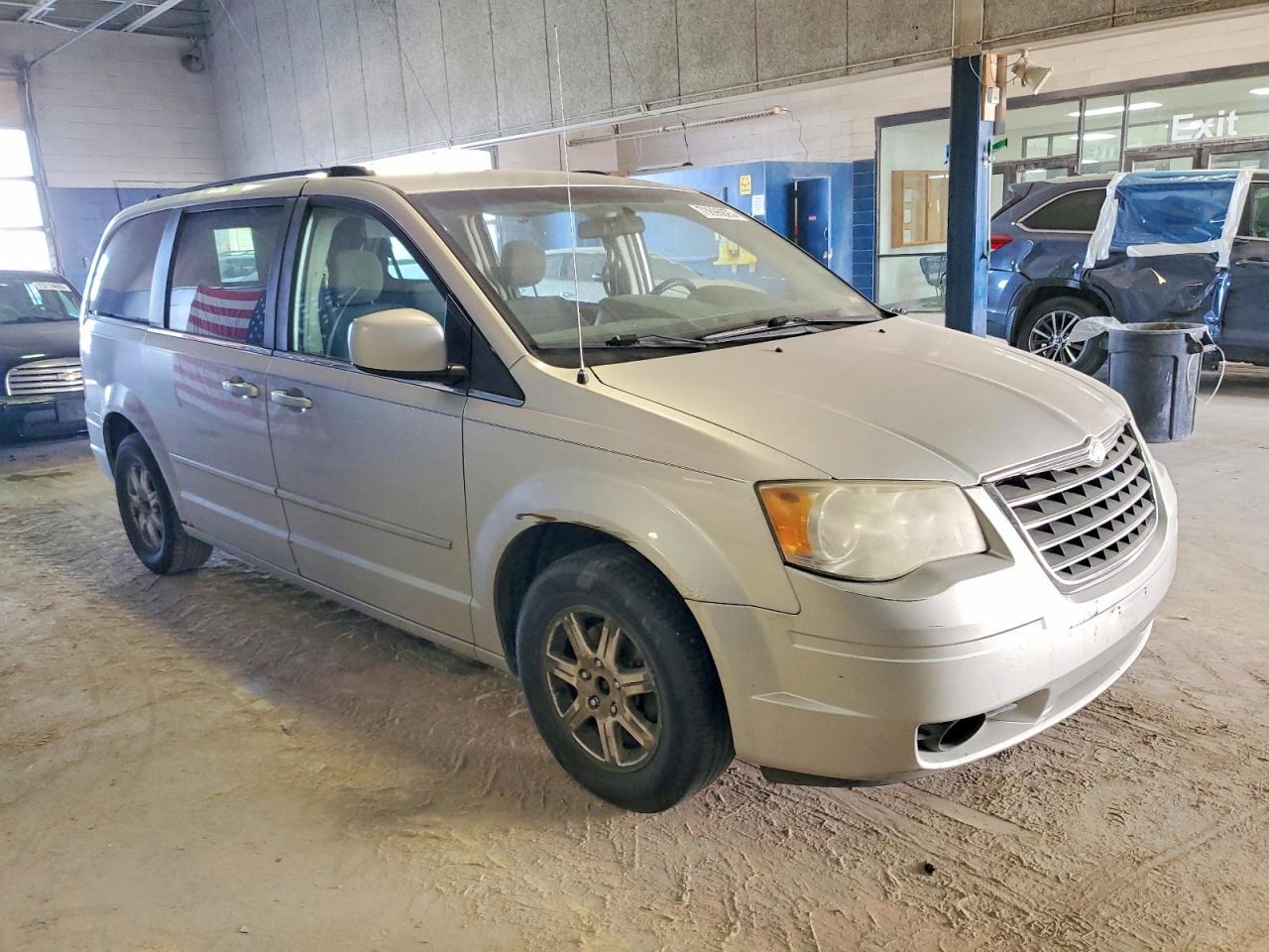 2009 Chrysler Town & Country Touring - Фото 4