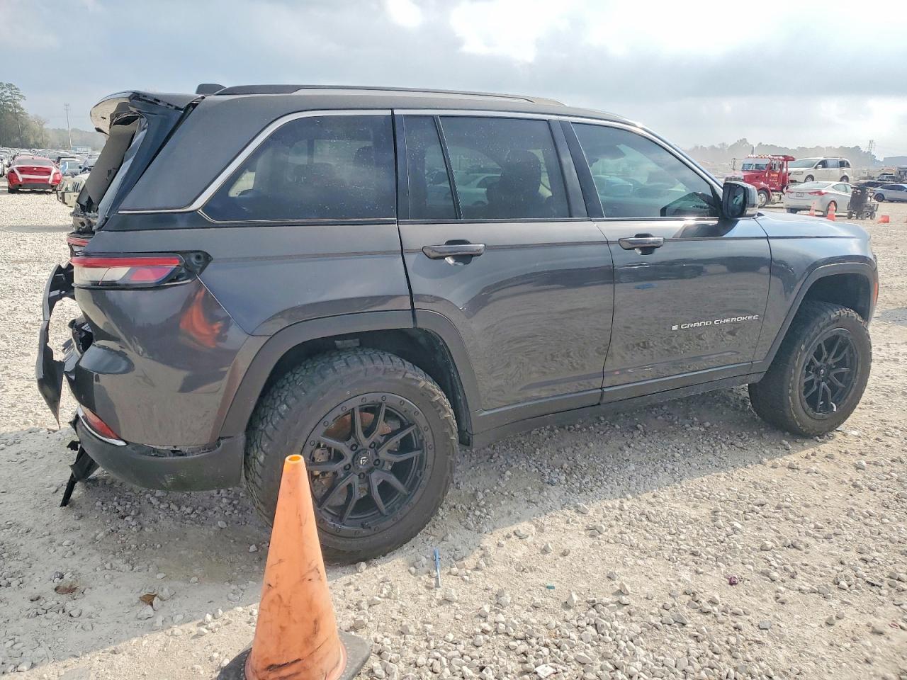 2022 Jeep Grand Cherokee Limited - Image 3