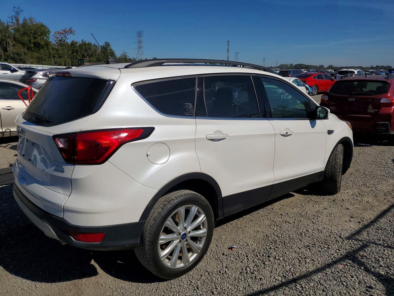 2019 Ford Escape Sel - Image 3