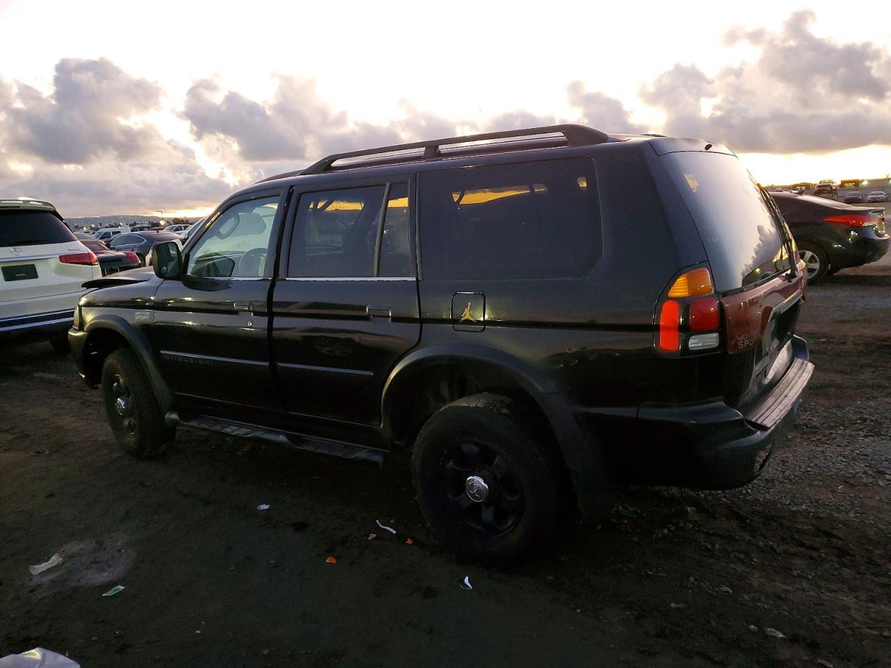 2003 Mitsubishi Montero Sport Es - Image 2