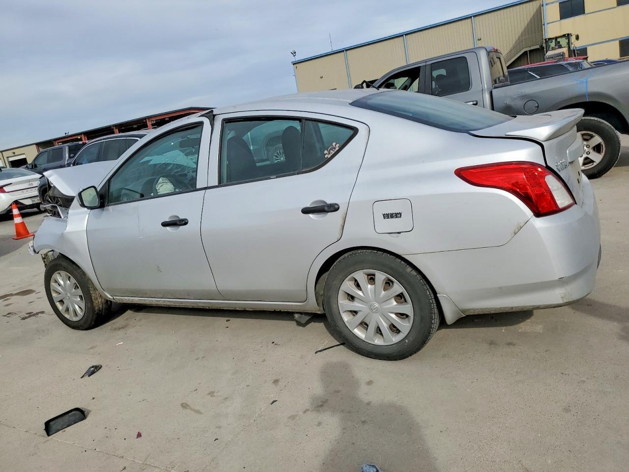 2017 Niss Versa - Image 2