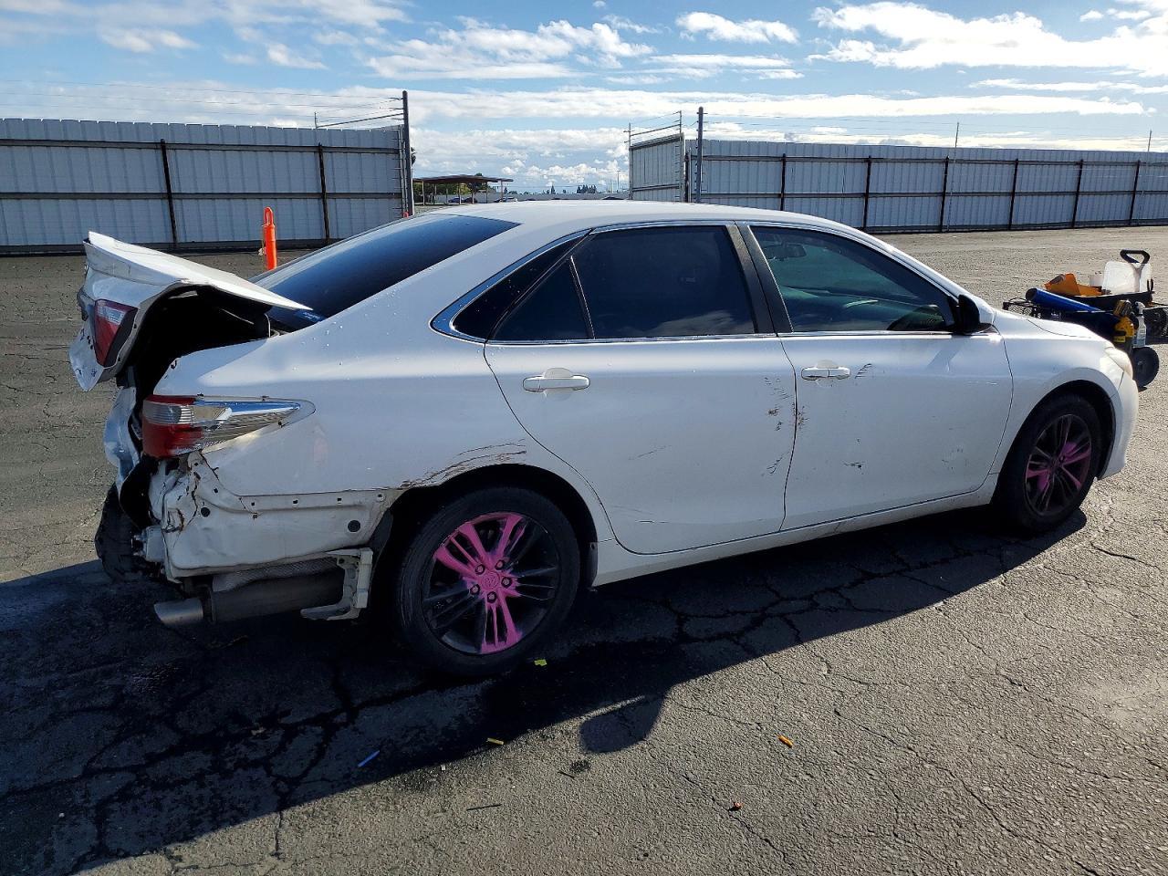 2017 Toyota Camry Se - Фото 3