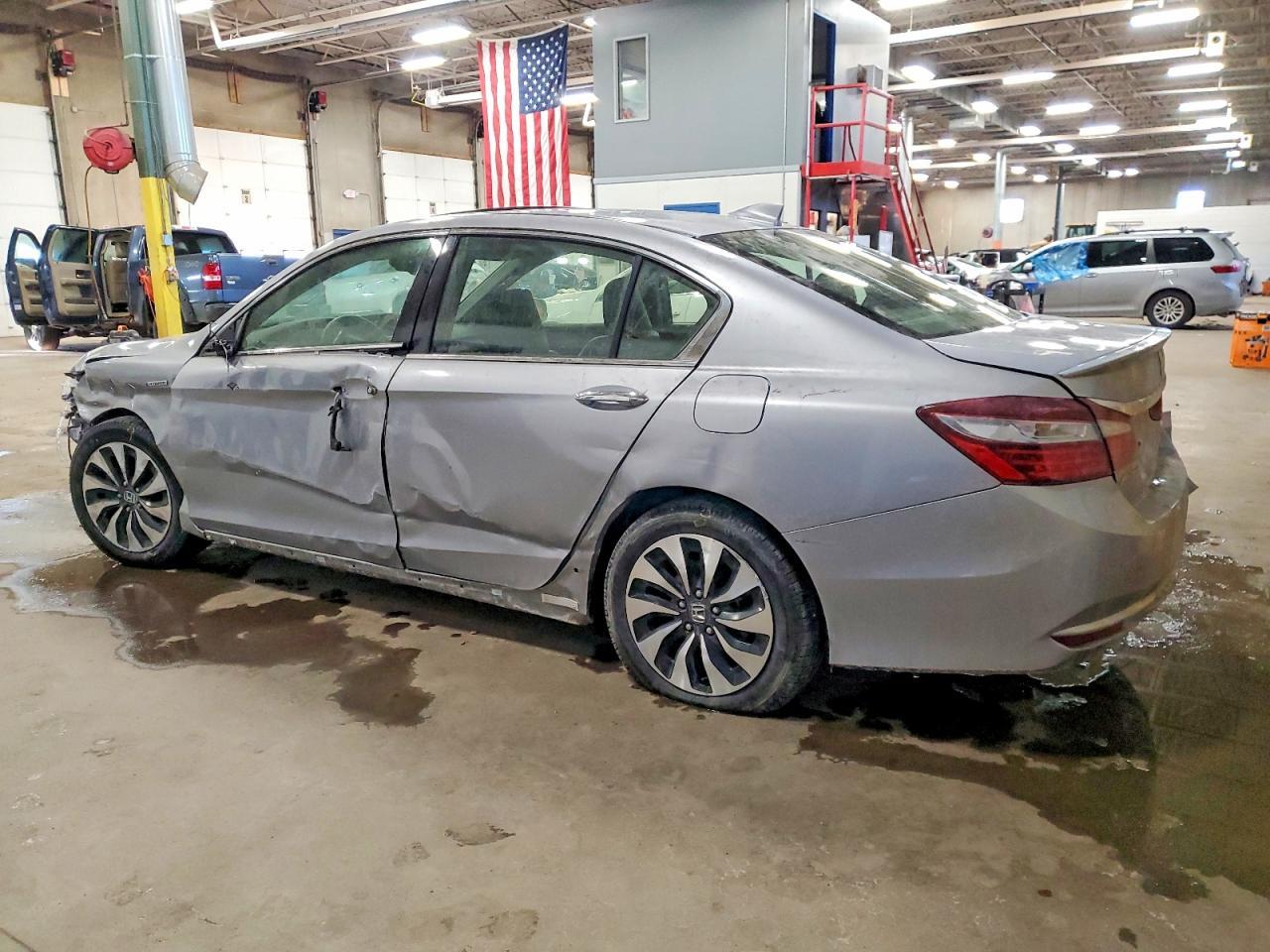 2017 Honda Accord Touring Hybrid - Image 2
