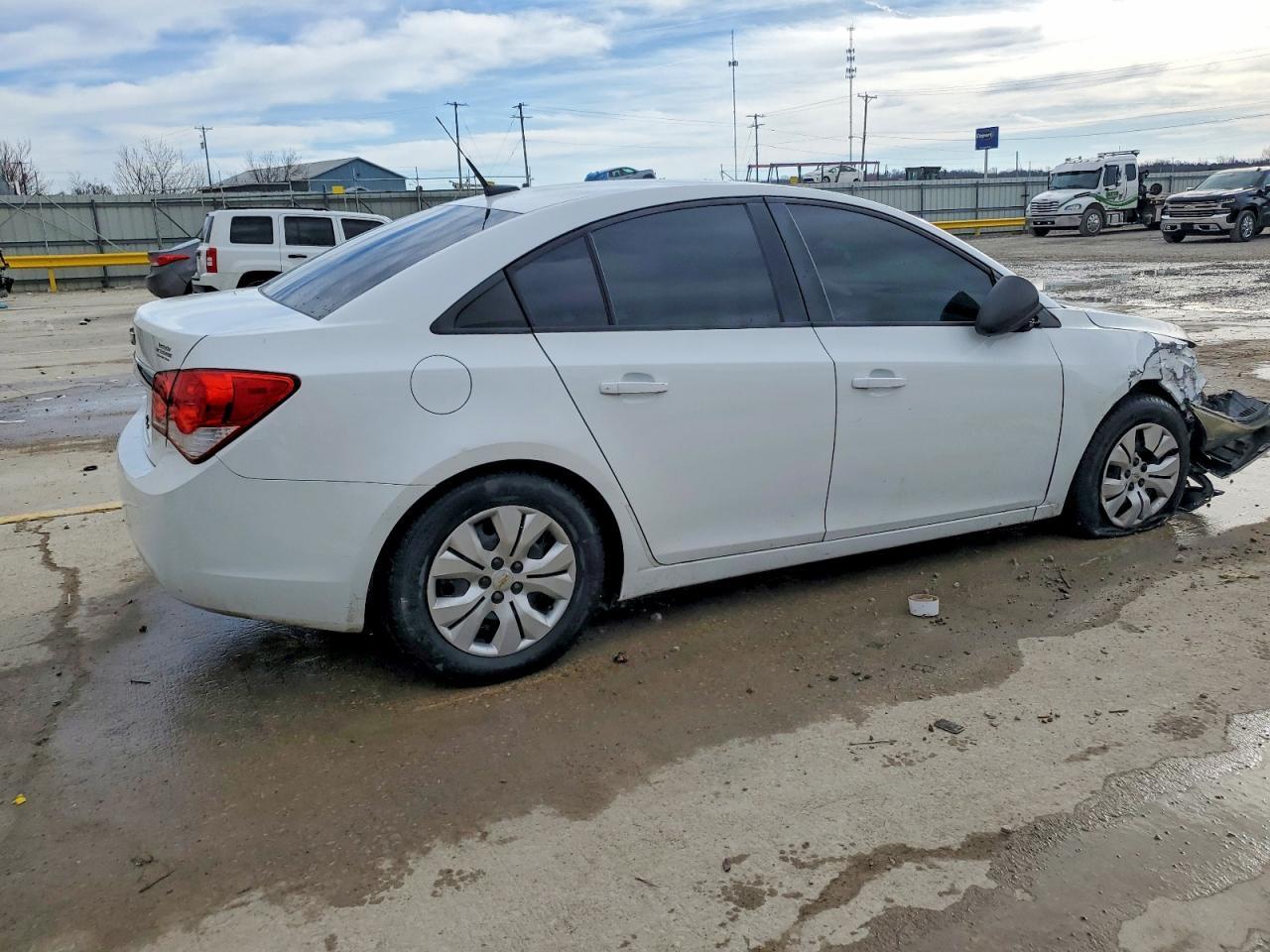 2014 Chevrolet Cruze Ls - Image 3