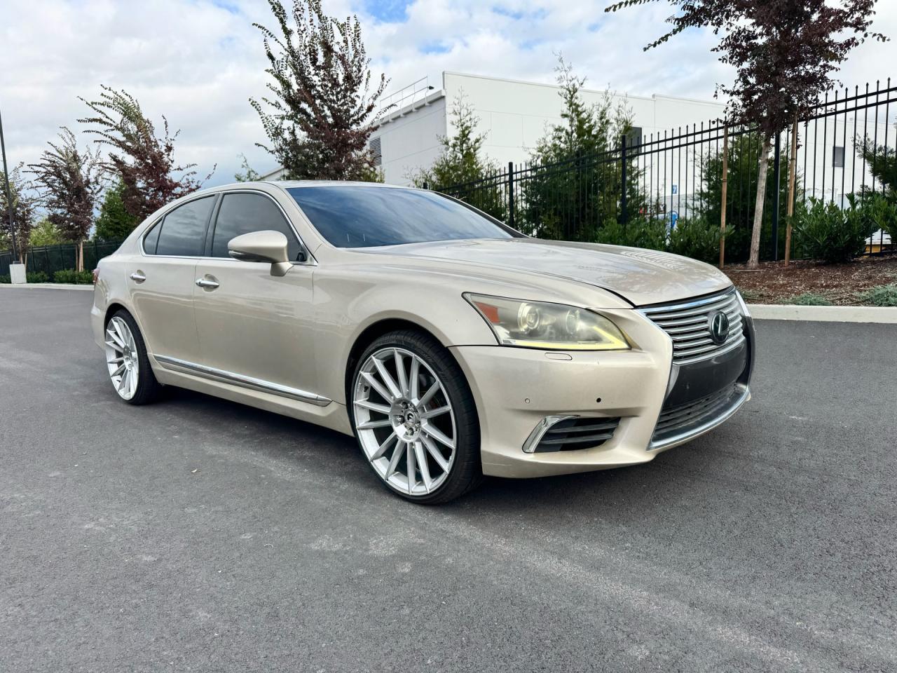 2017 Lexus Ls 460 - Image 2