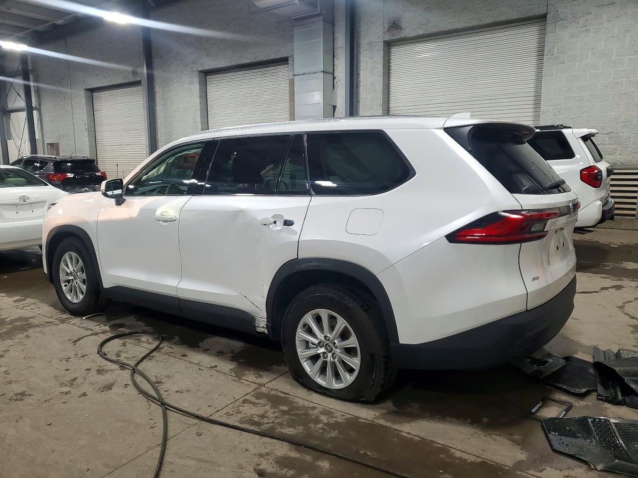 2024 Toyota Grand Highlander Xle - Image 2