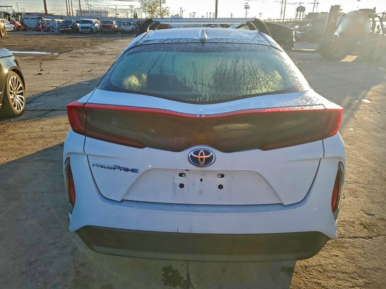 2021 Toyota Prius Prime Le - Image 6