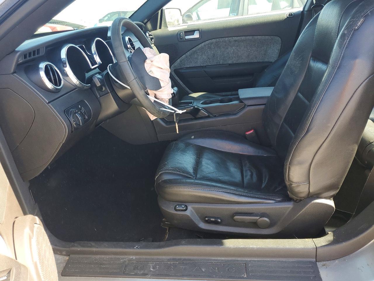 2008 Ford Mustang - Image 7