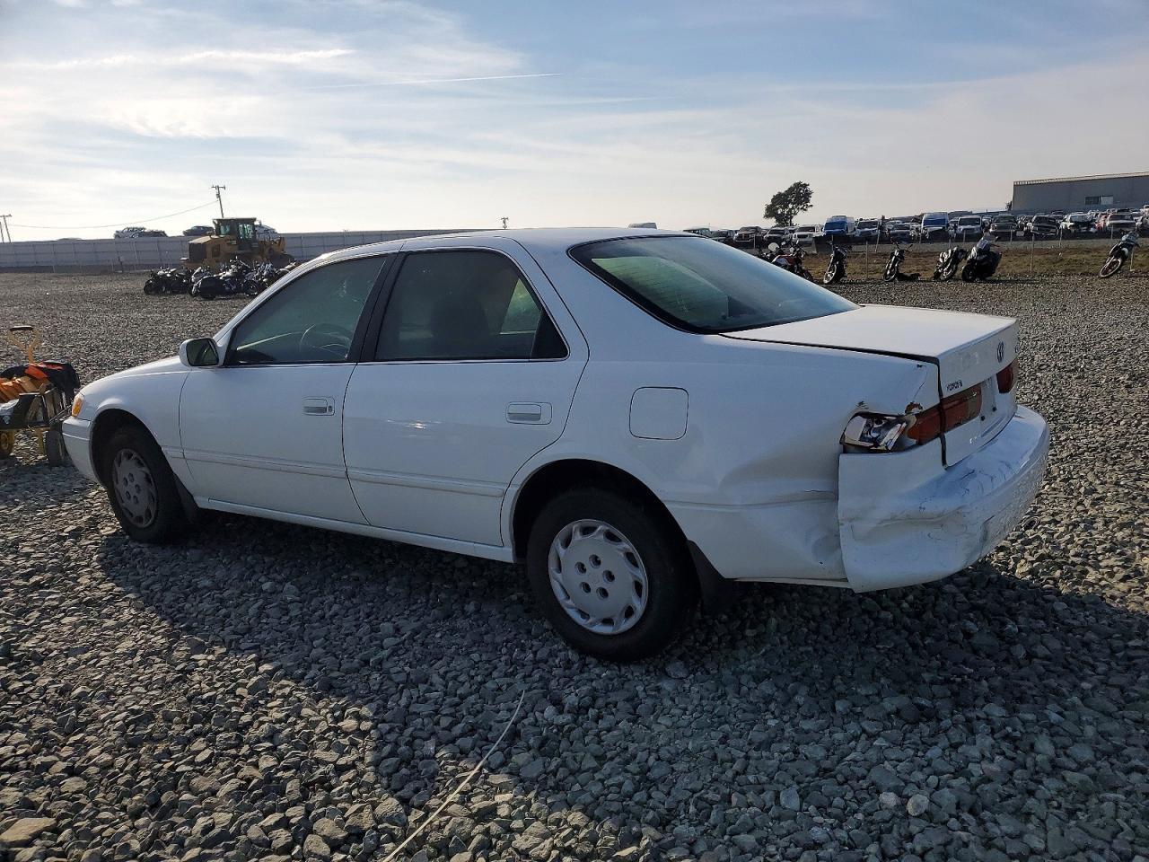 1998 Toyota Camry Ce - Фото 2