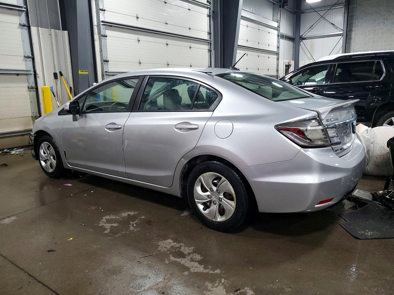 2013 Honda Civic Hybrid - Image 2