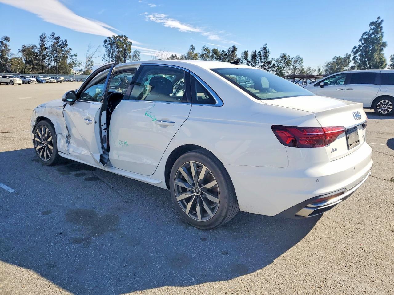 2022 Audi A4 Premium 40 - Фото 2