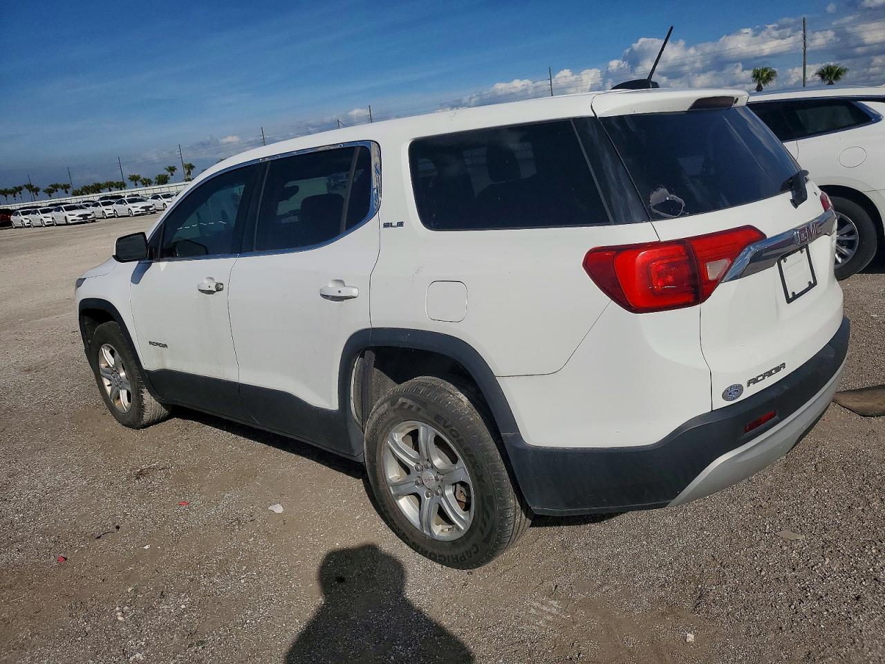 2018 GMC Acadia Sle - Image 2