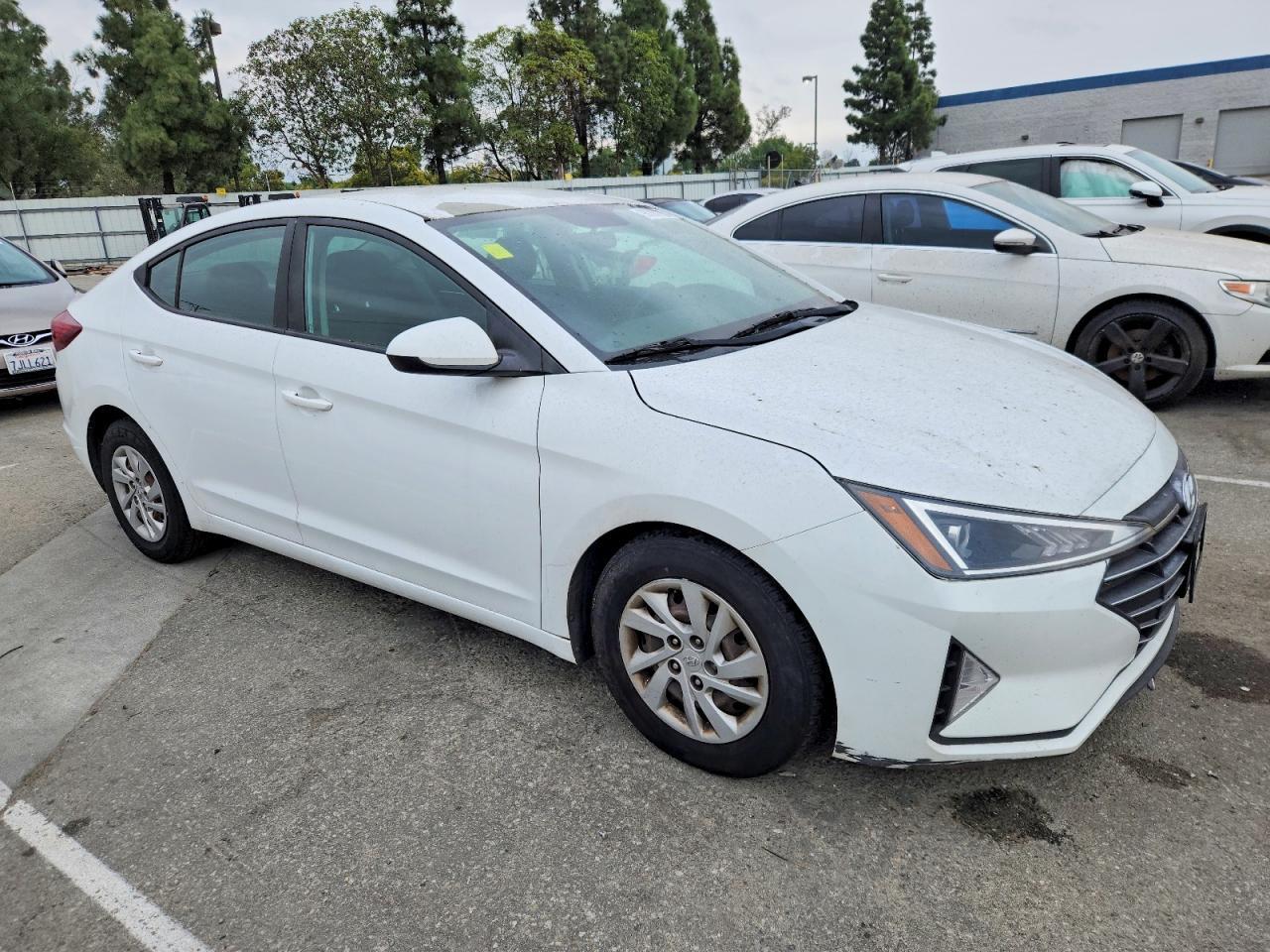 2019 Hyundai Elantra Se - Image 4