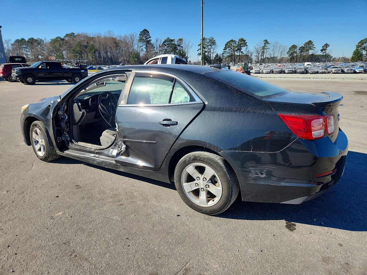 2014 Chev Malibu Ls - Image 2