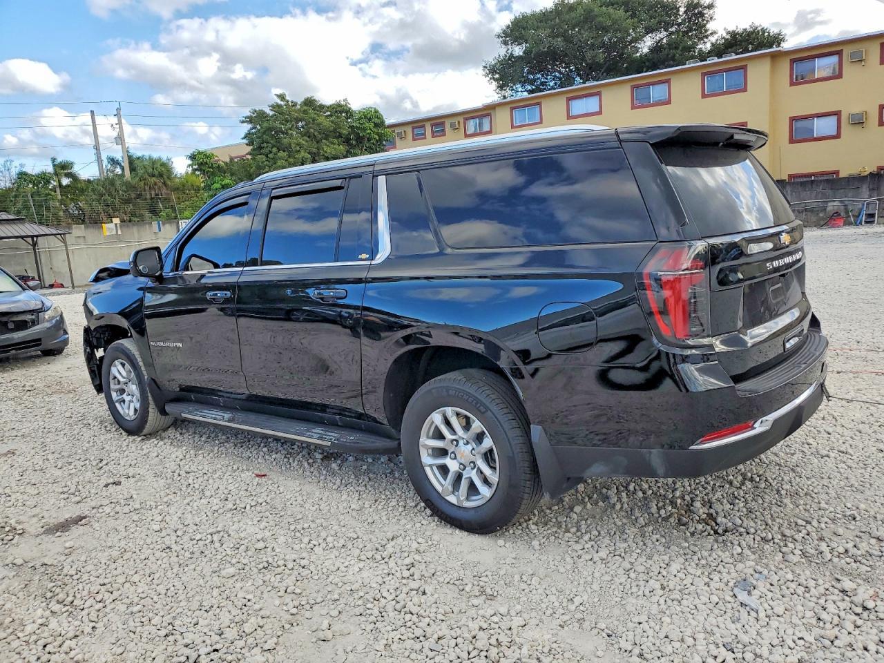 2025 Chevrolet Suburban C1500 Ls - Фото 2