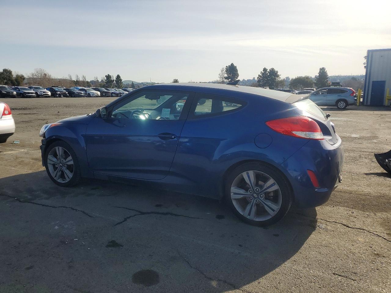 2017 Hyundai Veloster - Фото 2