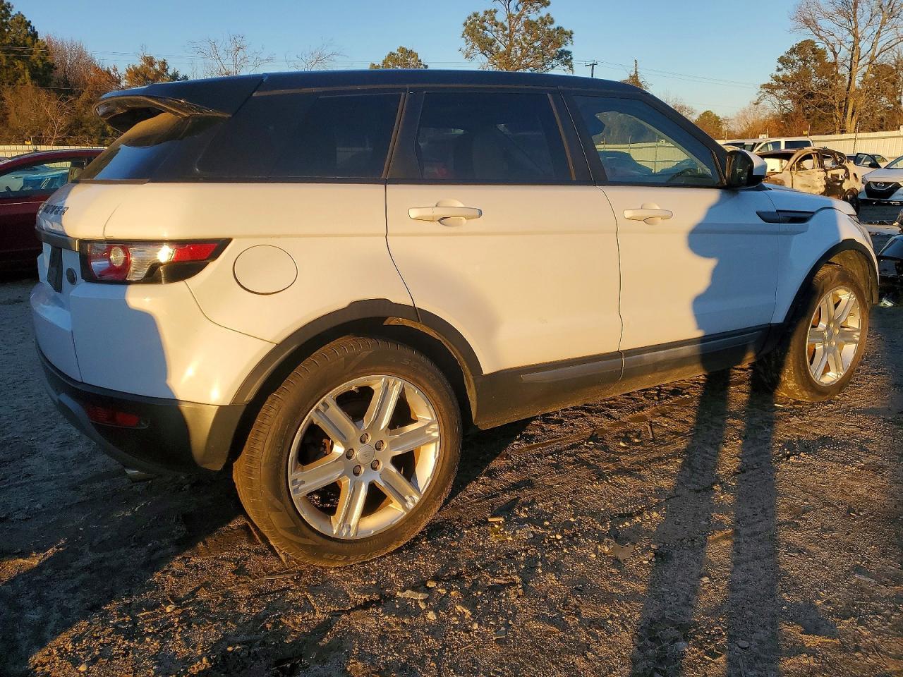 2015 Land Rover Range Rover Evoque Pure Plus - Image 3