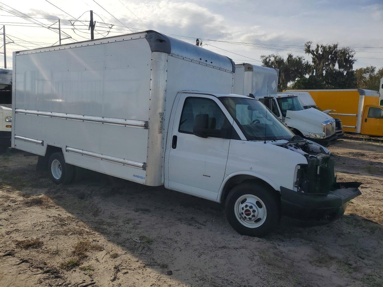 2022 GMC Savana G3500 - Box Truck ** Runs & Drives * Prior Fleet ** - Image 4