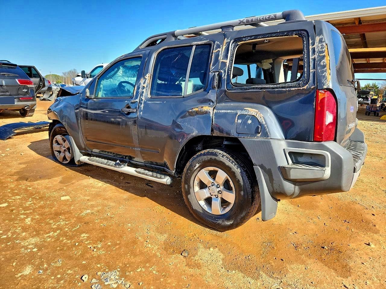 2010 Nissan Xterra X - Image 2