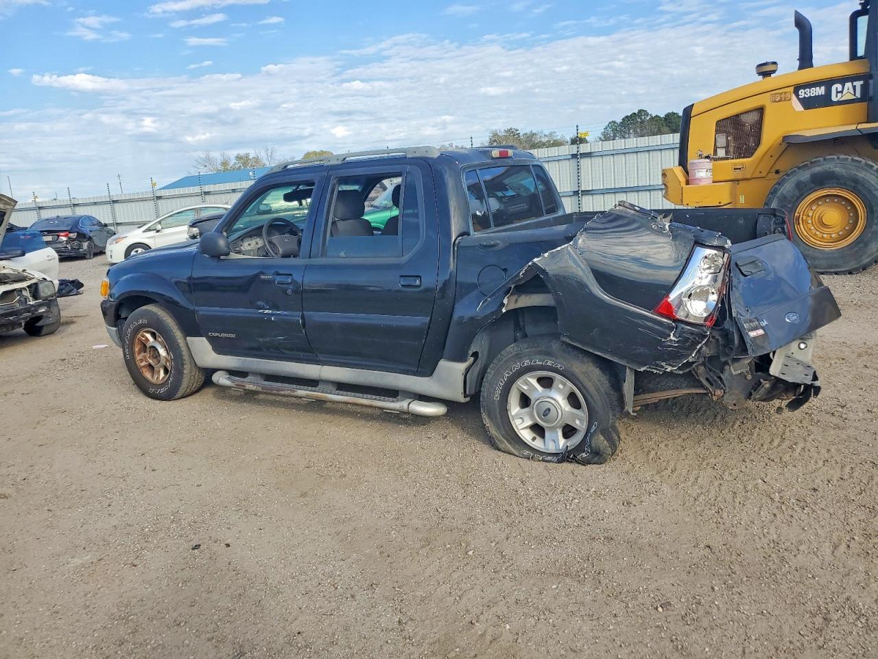 2002 Ford Explorer Sport Trac - Image 2