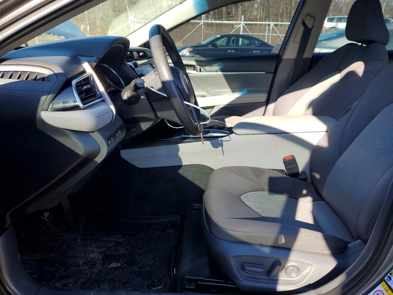 2018 Toyota Camry Le - Image 7