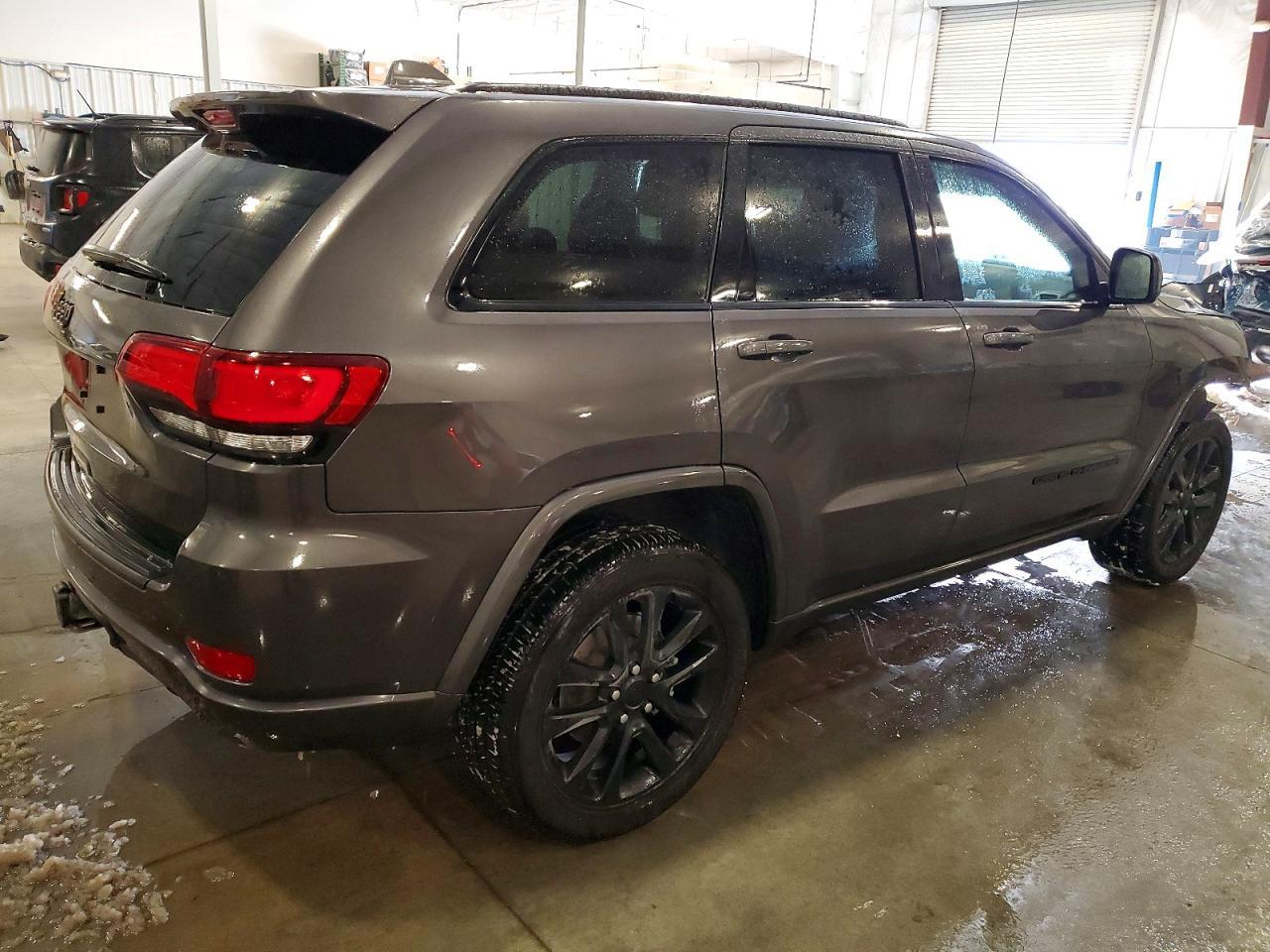 2021 Jeep Grand Cherokee Laredo - Image 3