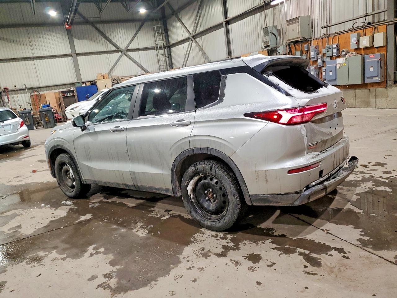 2024 Mitsubishi Outlander Es - Image 2
