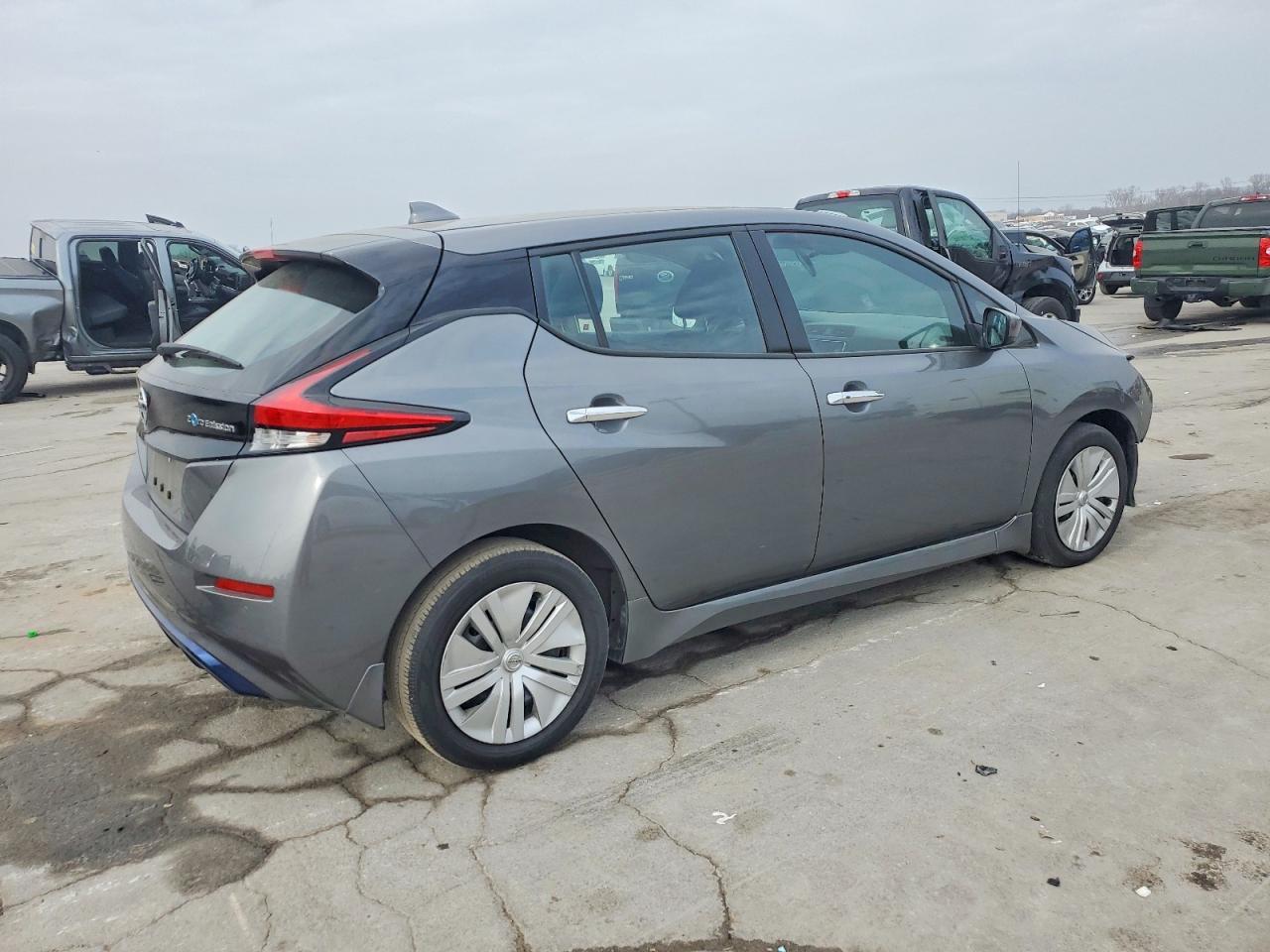 2022 Nissan Leaf S - Фото 3