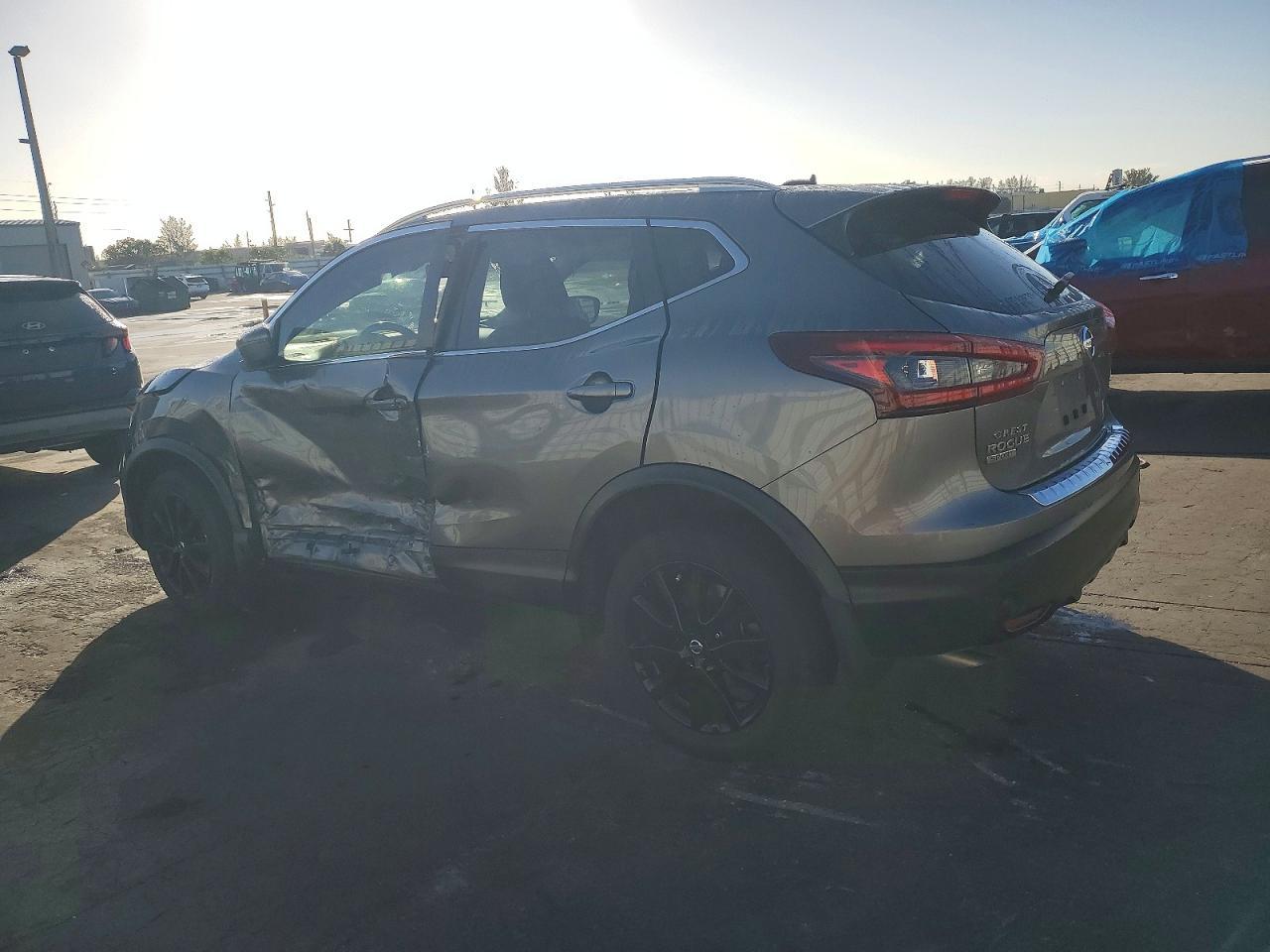 2020 Nissan Rogue Sport Sv - Image 2